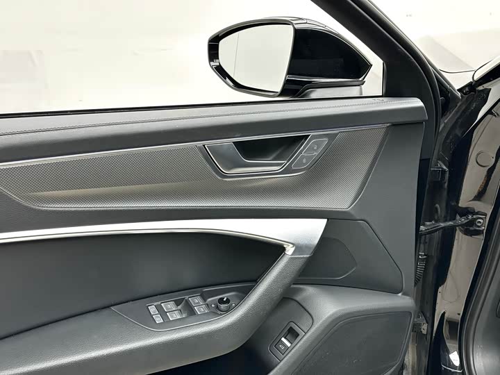 Фото 4 - Audi A6L