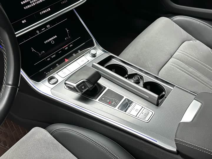 Фото 7 - Audi A6L