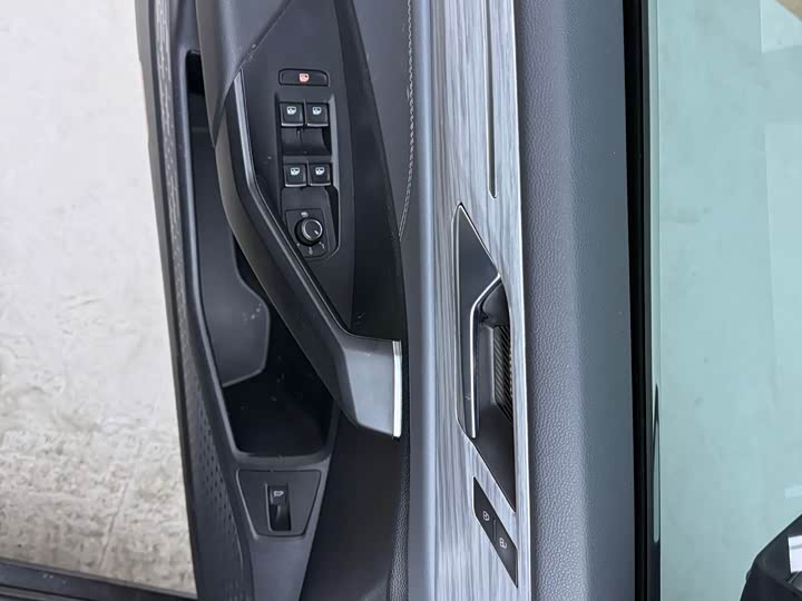 Фото 4 - Volkswagen Sagitar L