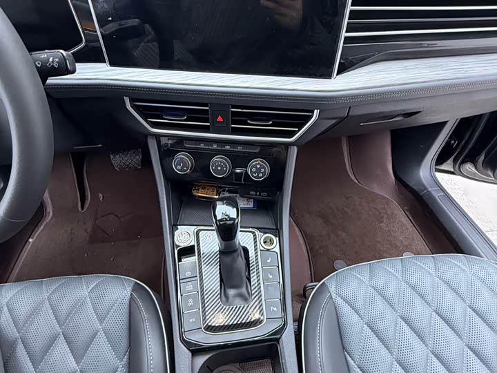 Фото 8 - Volkswagen Sagitar L