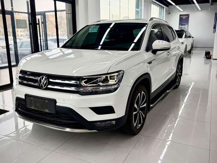 Фото 1 - Volkswagen Tharu