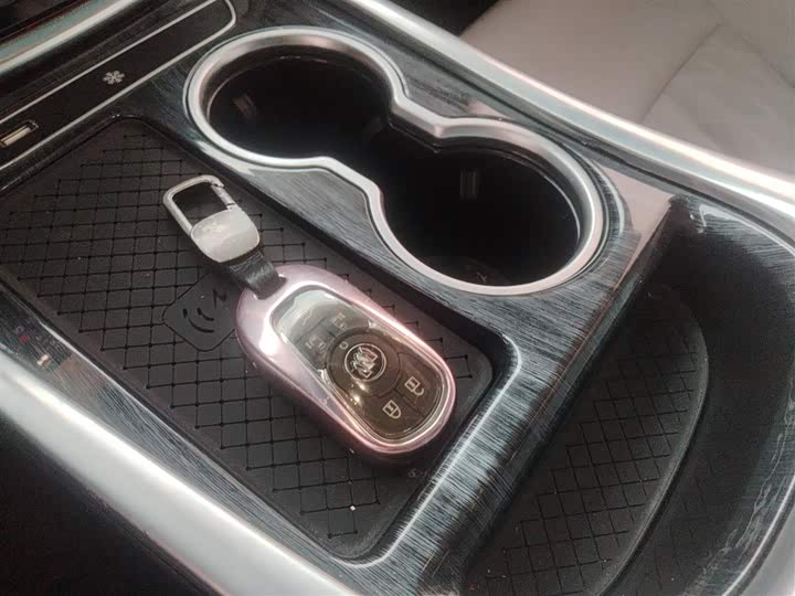 Фото 9 - Buick GL8 ES