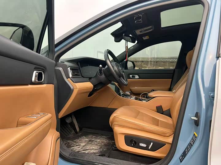 Фото 7 - LiXiang One