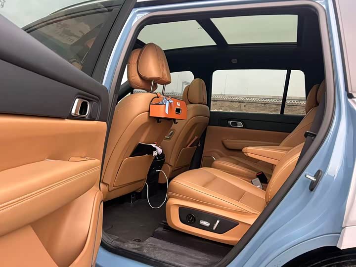 Фото 9 - LiXiang One