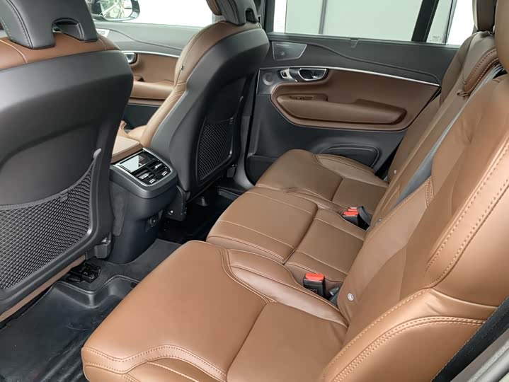 Фото 7 - Volvo XC90