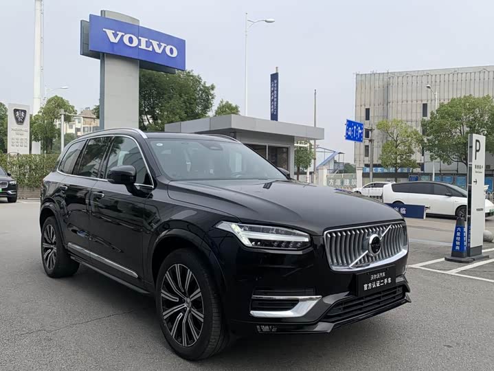 Фото 9 - Volvo XC90
