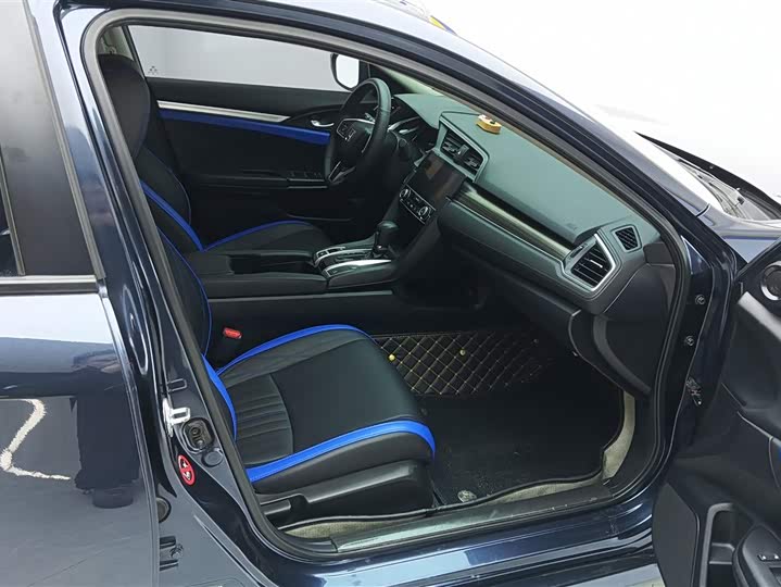 Фото 8 - Honda Civic