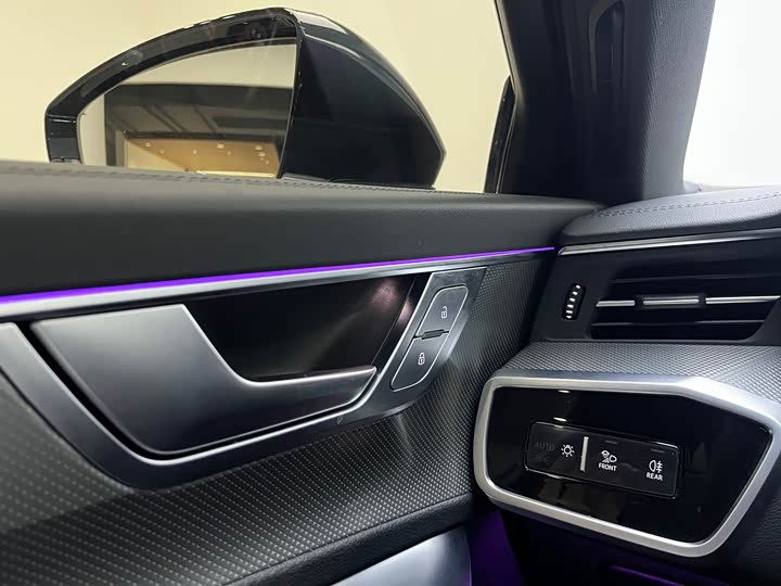 Фото 8 - Audi A6L