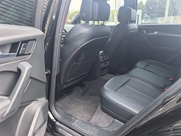 Фото 6 - Audi Q5L