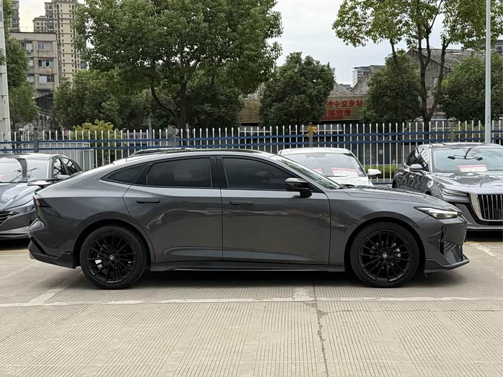 Фото 8 - Changan UNI-V