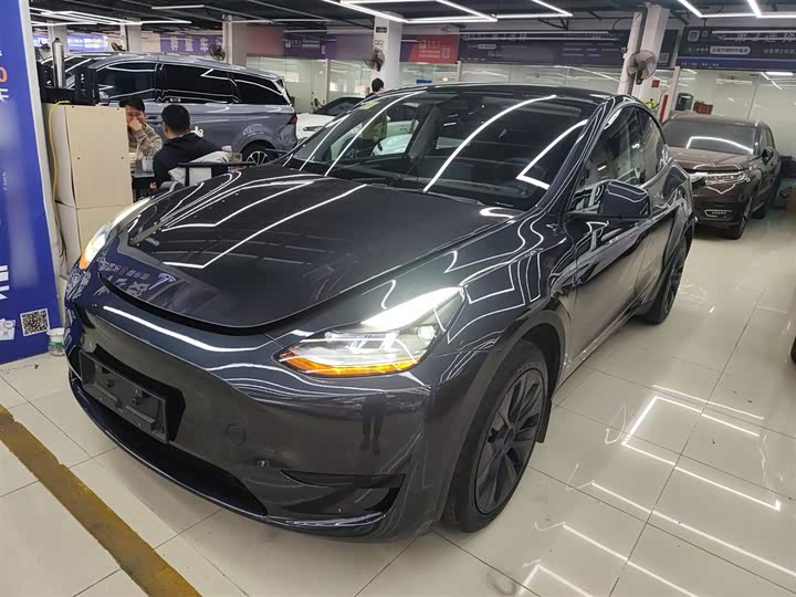 Фото 1 - Tesla Model Y