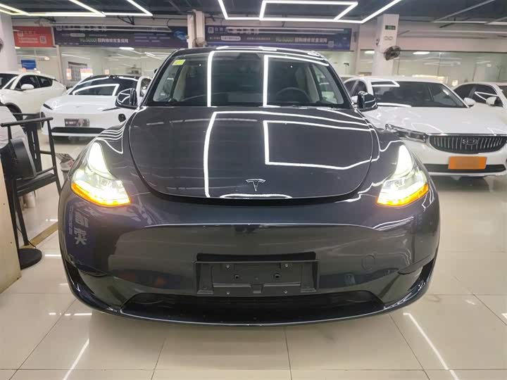 Фото 3 - Tesla Model Y