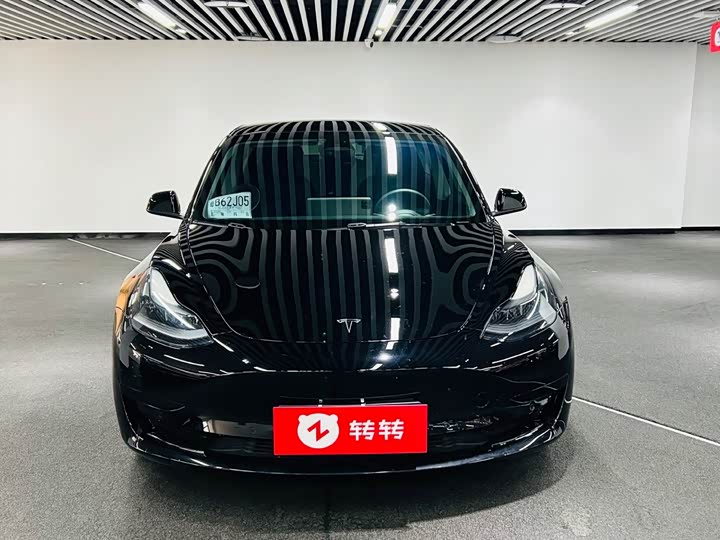 Фото 2 - Tesla Model 3