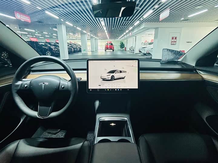 Фото 9 - Tesla Model 3