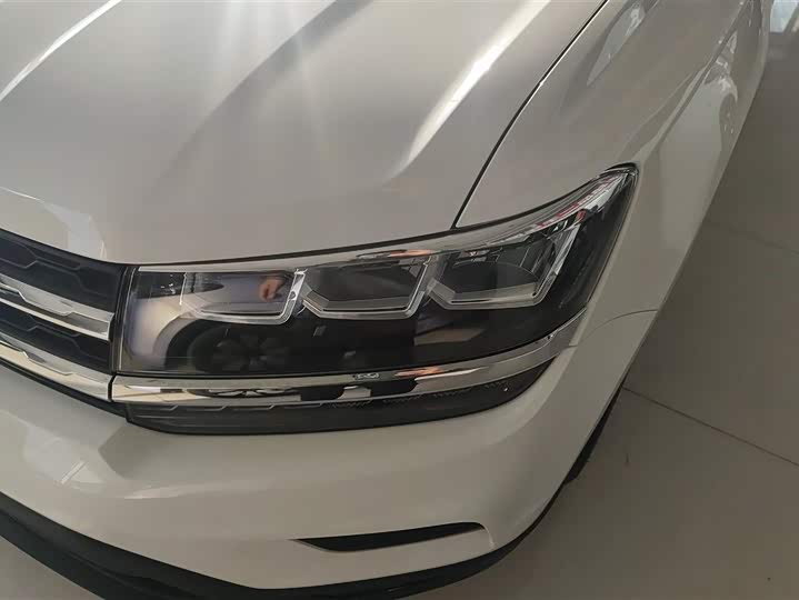 Фото 5 - Volkswagen Tharu