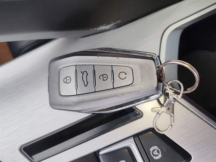 Фото 9 - Geely Coolray