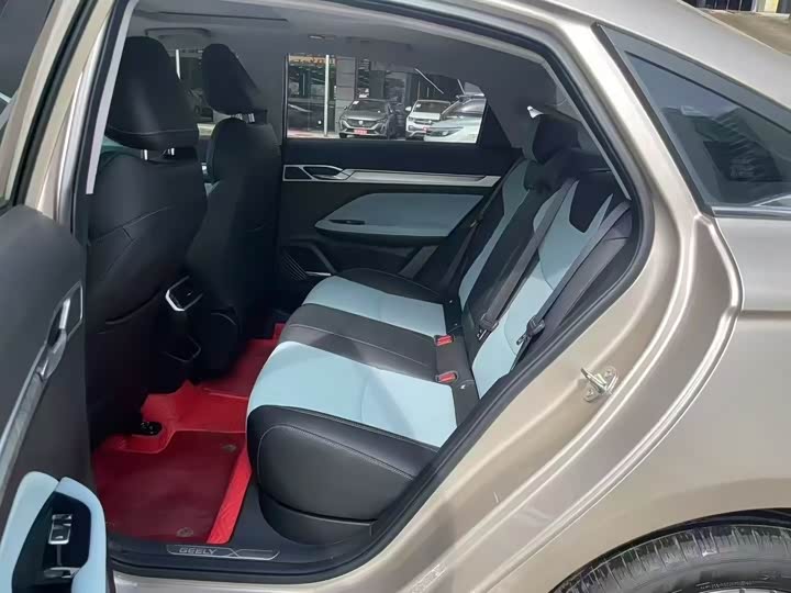 Фото 6 - Geely Emgrand L