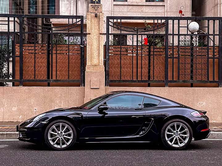 Фото 2 - Porsche 718