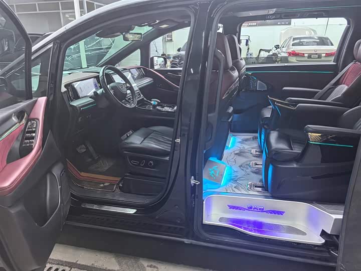 Фото 4 - GAC Trumpchi M8