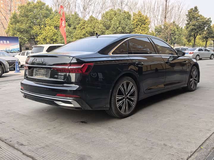 Фото 4 - Audi A6L