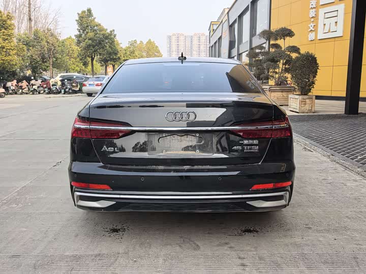 Фото 5 - Audi A6L