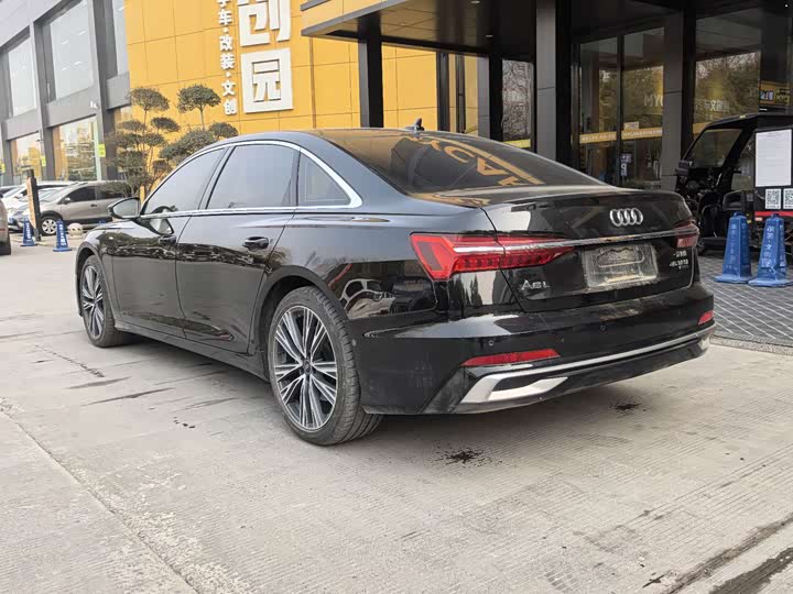 Фото 6 - Audi A6L