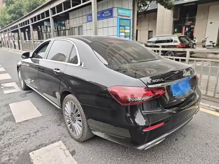 Photo 3 - Mercedes-Benz E-Class