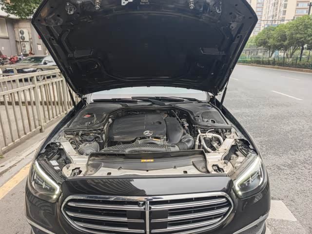 Photo 4 - Mercedes-Benz E-Class