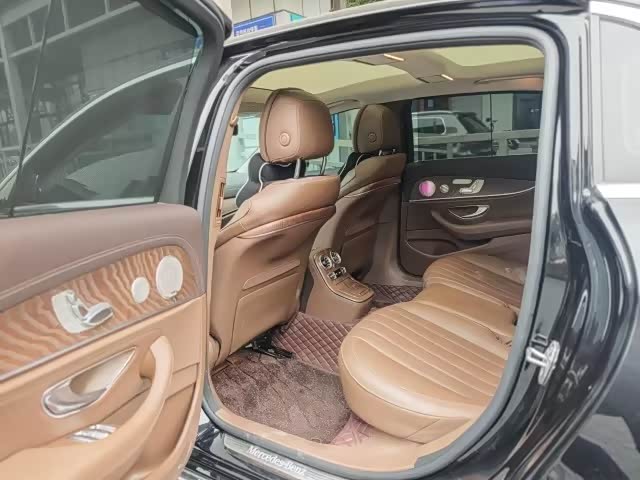 Photo 7 - Mercedes-Benz E-Class