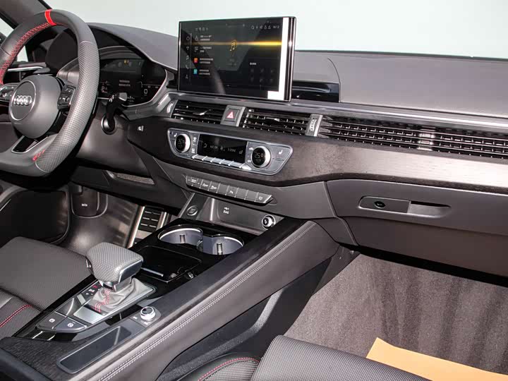 Фото 6 - Audi A4L