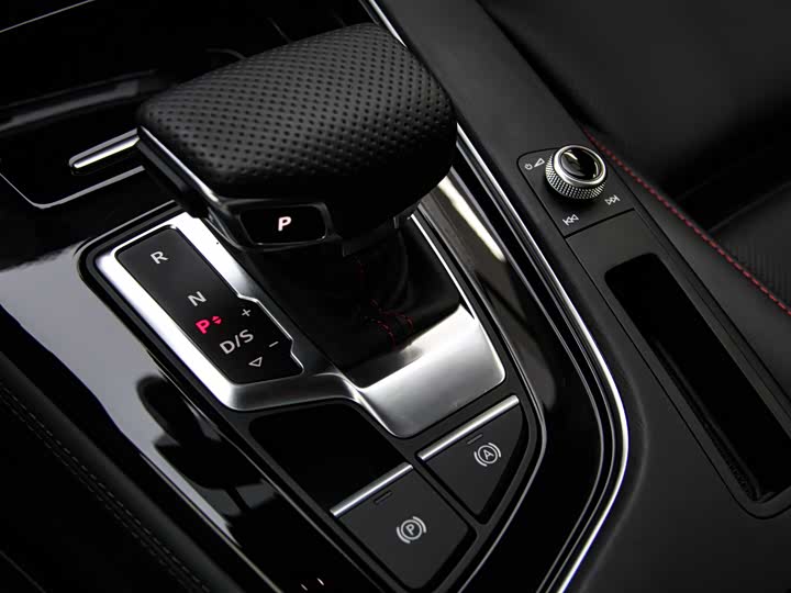 Фото 8 - Audi A4L