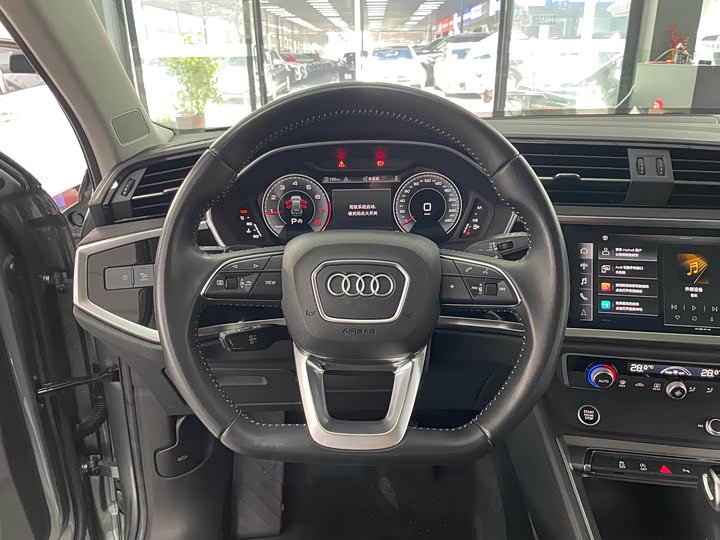 Фото 9 - Audi Q3