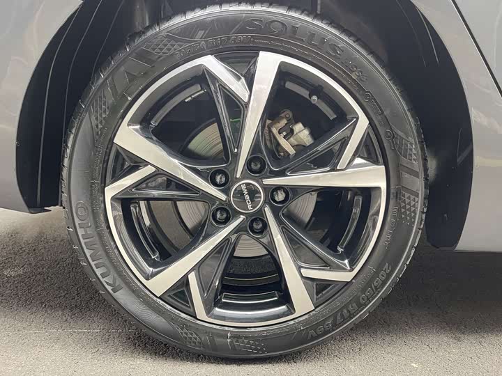 Фото 7 - Roewe i5