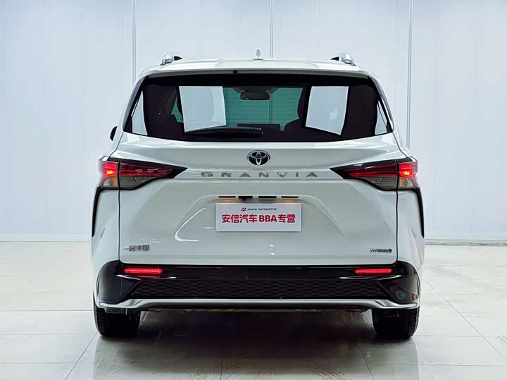 Фото 5 - Toyota Granvia