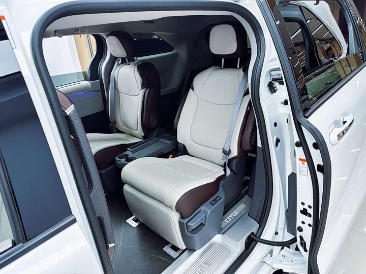 Фото 8 - Toyota Granvia