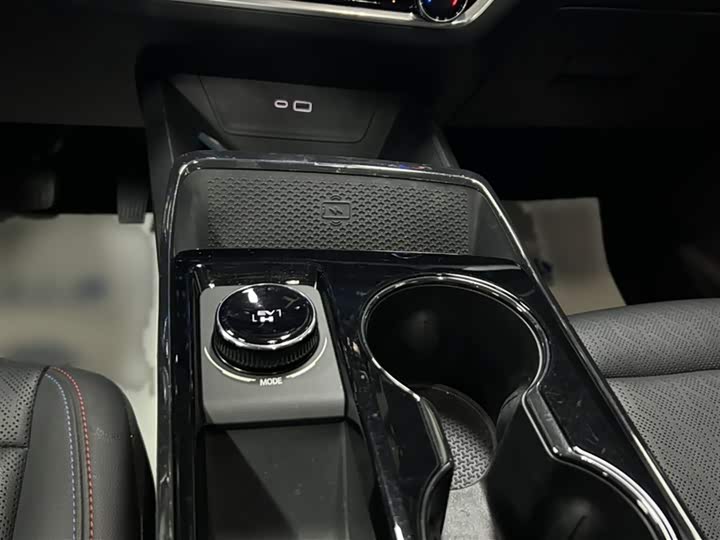 Фото 2 - Chevrolet Equinox Plus