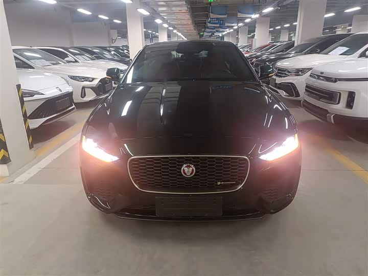 Фото 3 - Jaguar XE L