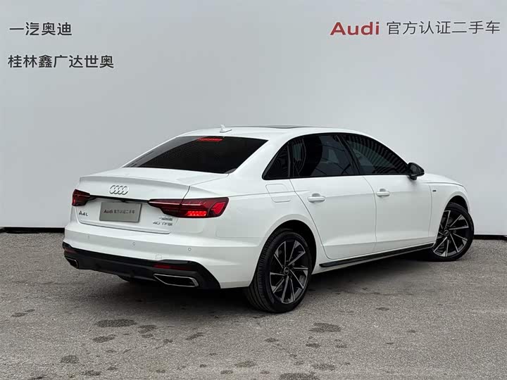 Фото 4 - Audi A4L