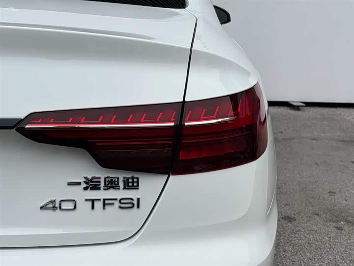 Фото 6 - Audi A4L