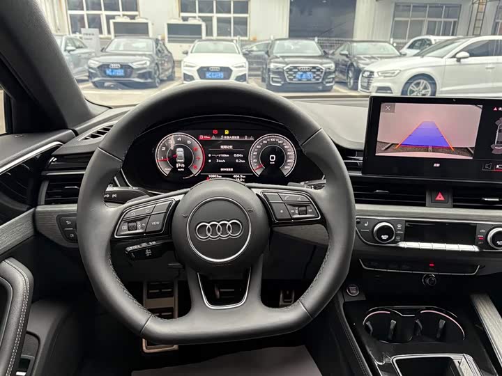 Фото 9 - Audi A4L