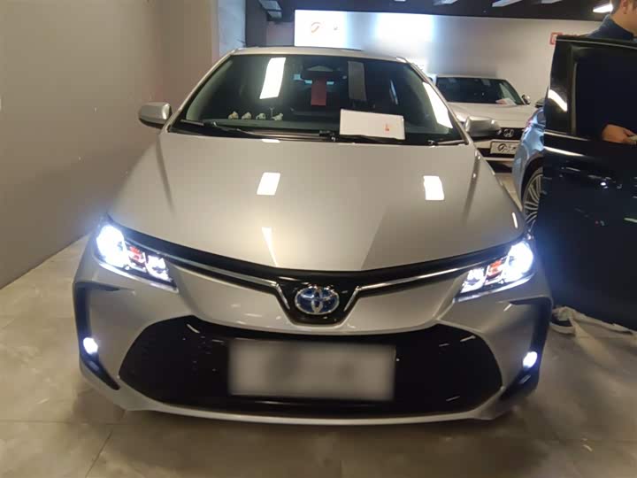 Фото 3 - Toyota Corolla