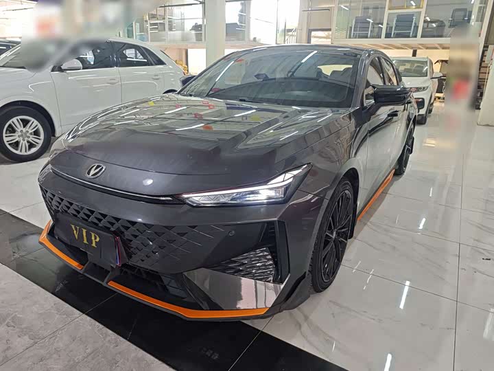 Фото 1 - Changan UNI-V