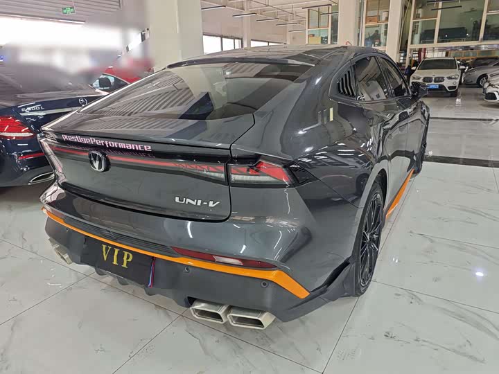 Фото 4 - Changan UNI-V