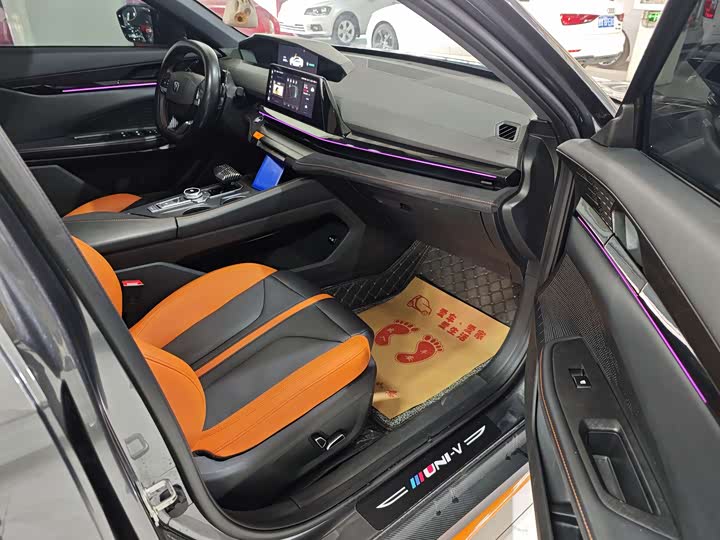 Фото 8 - Changan UNI-V