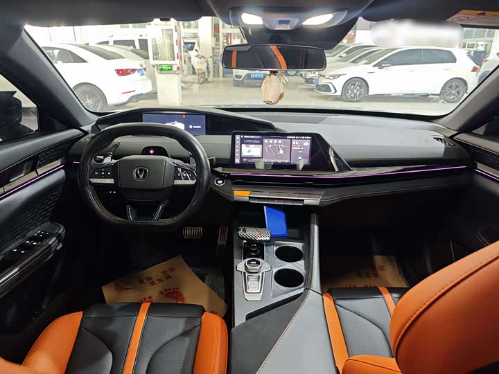 Фото 9 - Changan UNI-V