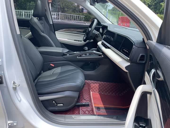 Фото 6 - Geely Monjaro