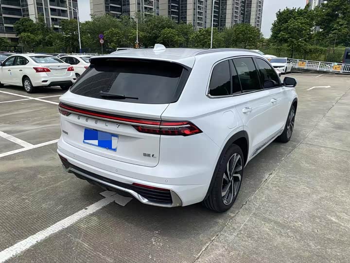 Фото 8 - Geely Monjaro