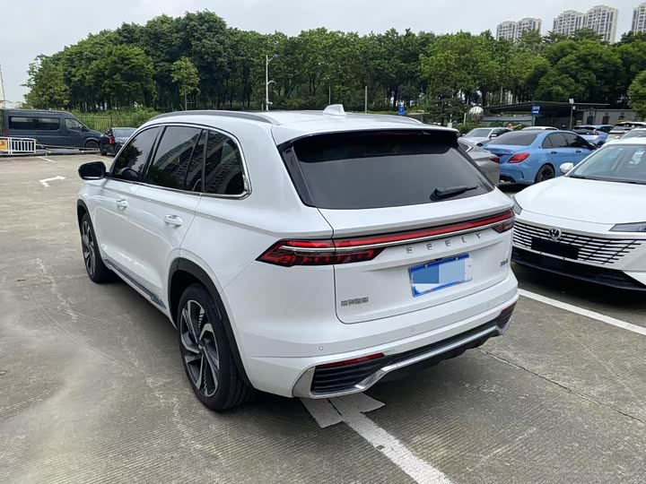 Фото 9 - Geely Monjaro