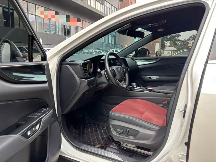 Фото 4 - Lexus NX