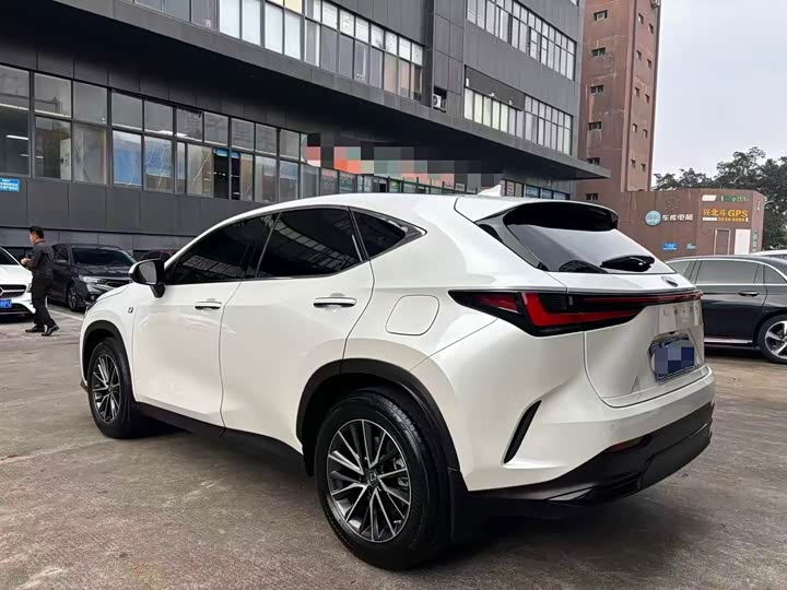 Фото 7 - Lexus NX